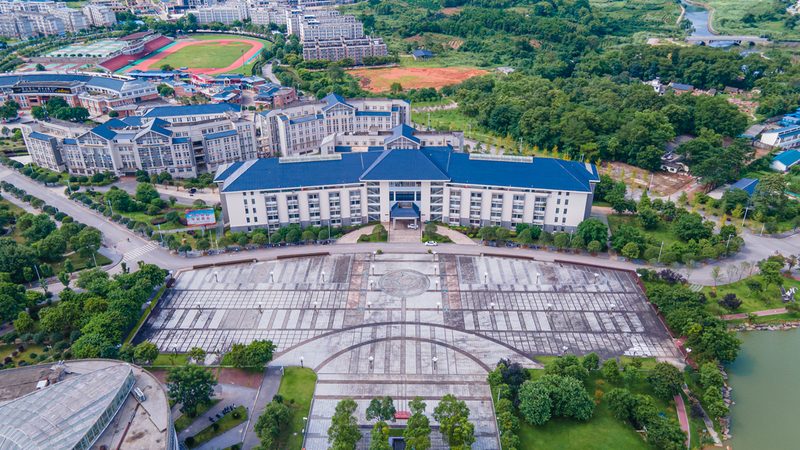 如何准确判断发光二极管正负极？**