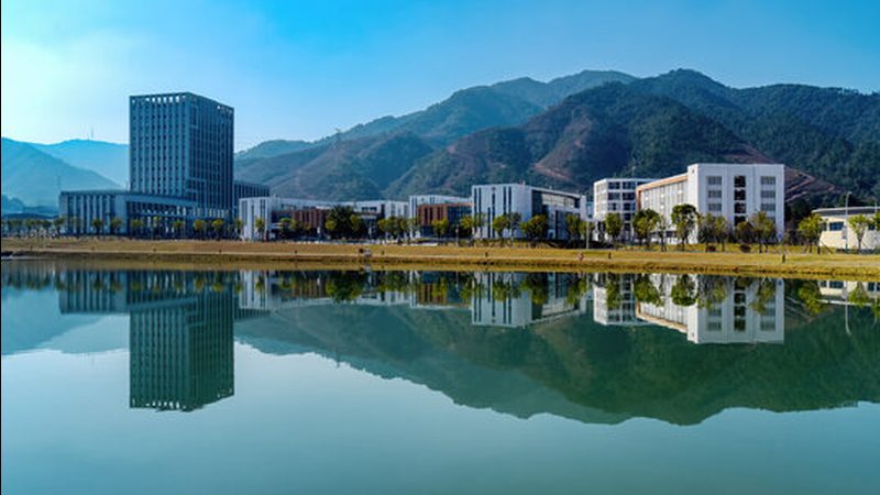 稳压二极管：揭秘其工作原理与选型要点